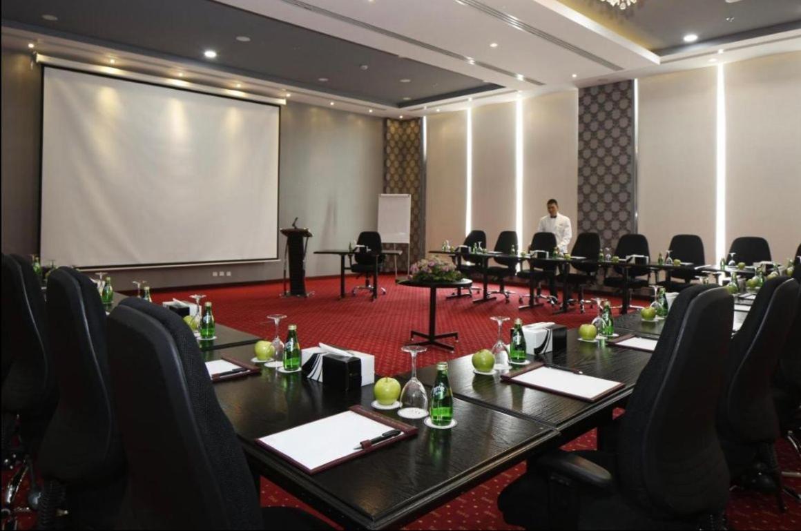 Warwick Al Jubail Hotel Bagian luar foto