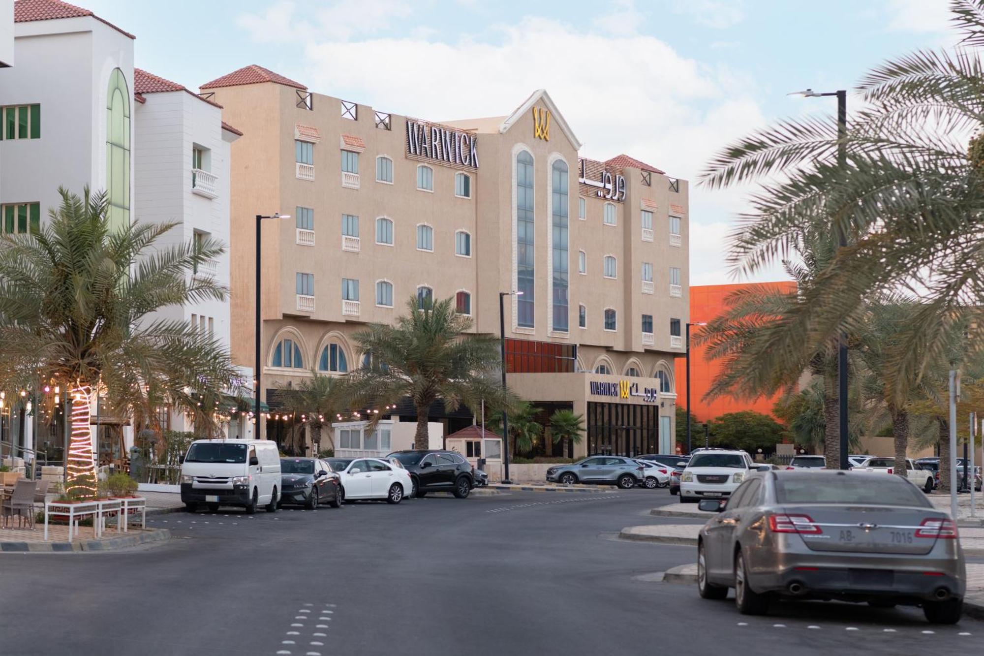 Warwick Al Jubail Hotel Bagian luar foto