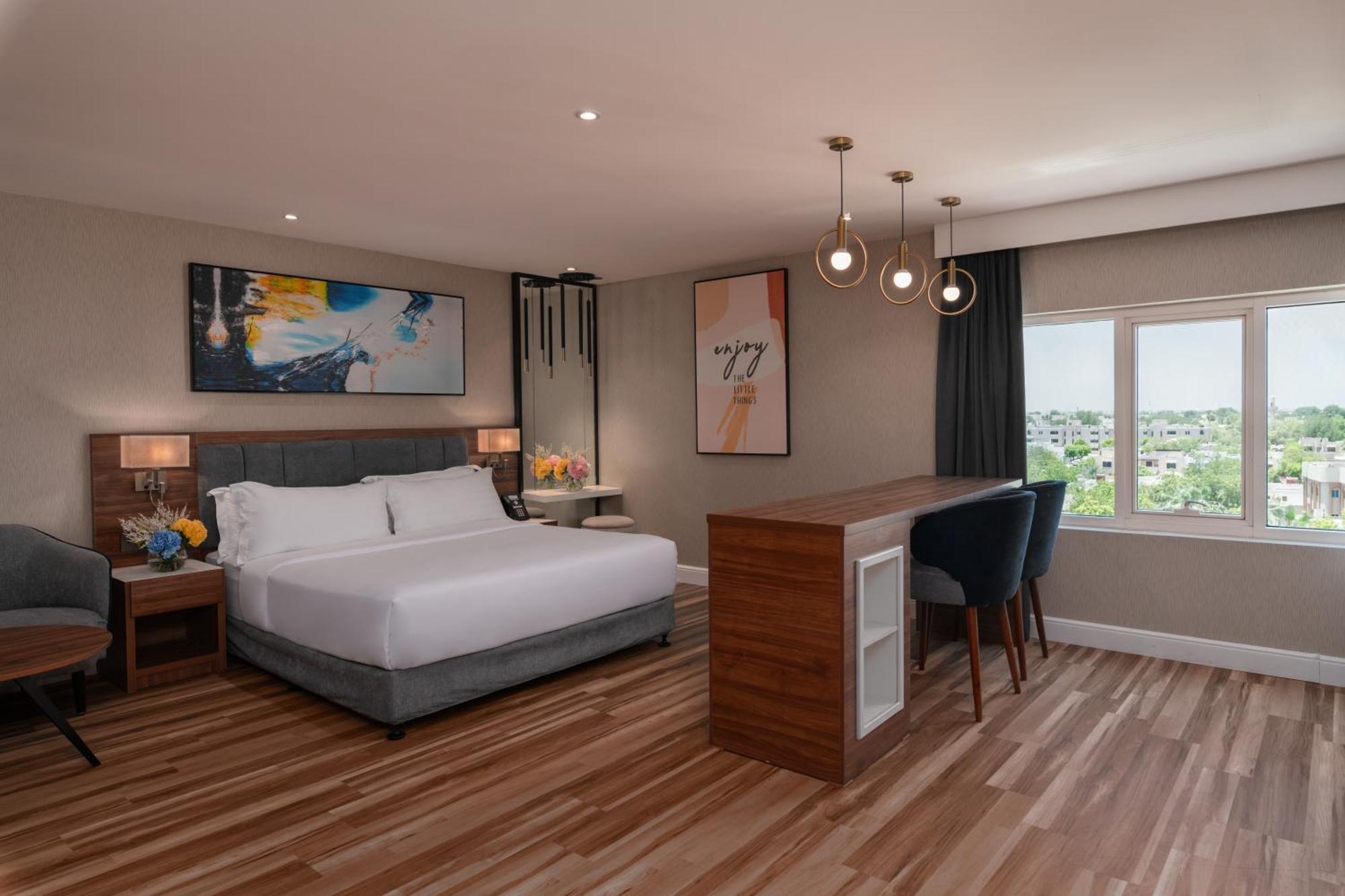 Warwick Al Jubail Hotel Bagian luar foto