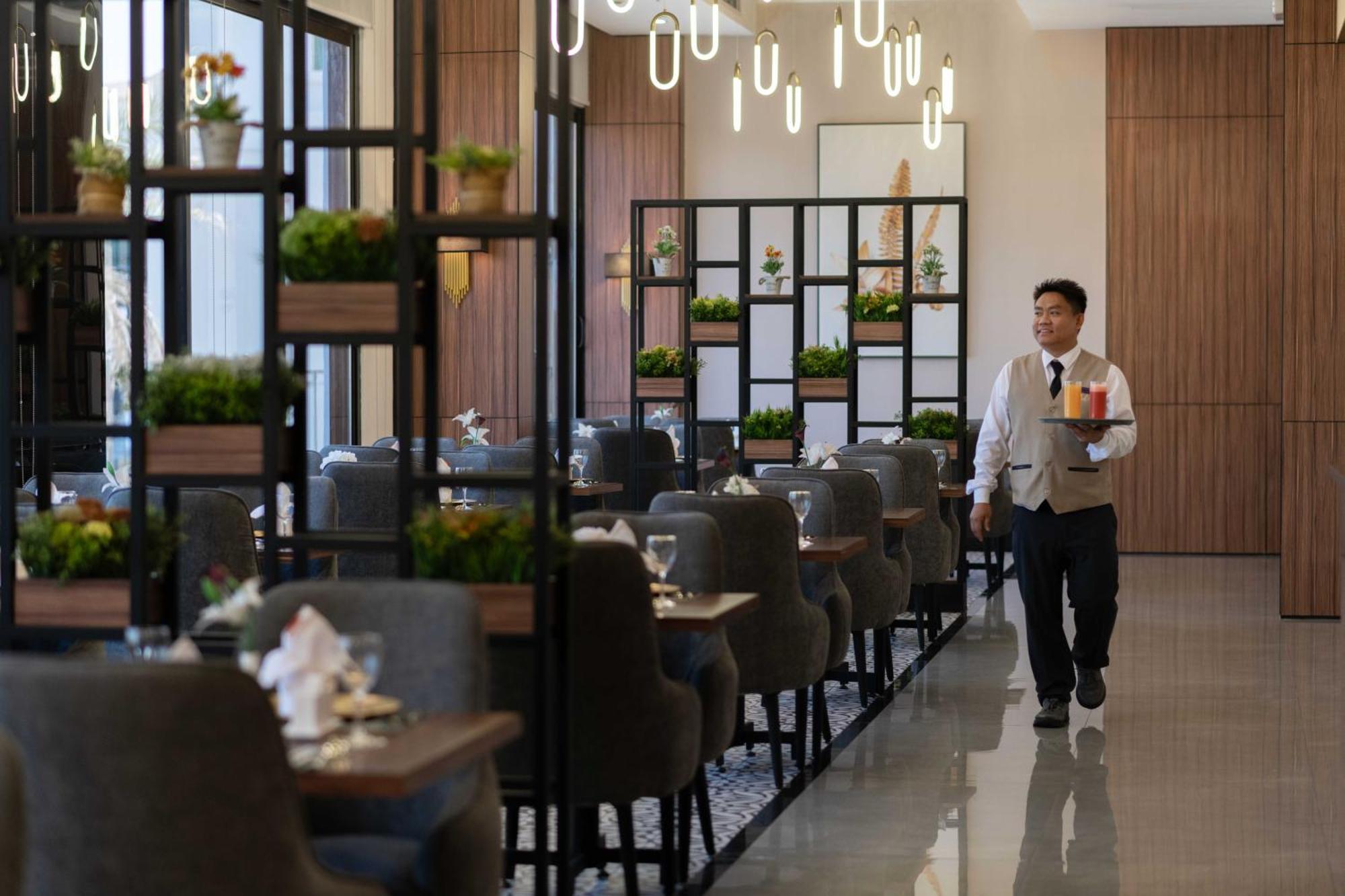 Warwick Al Jubail Hotel Bagian luar foto
