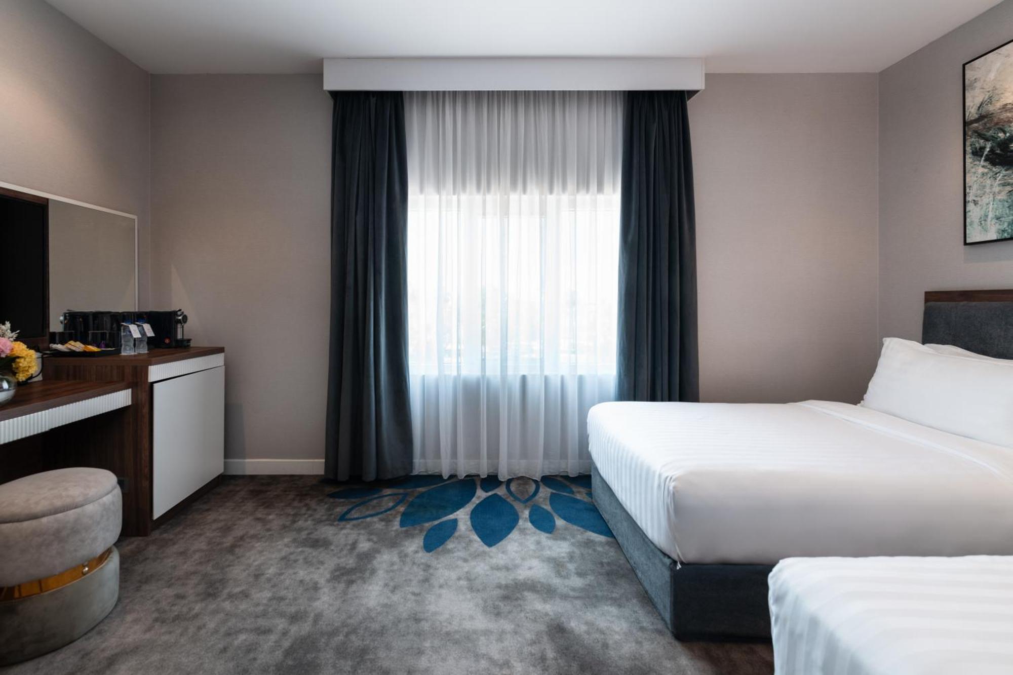 Warwick Al Jubail Hotel Bagian luar foto