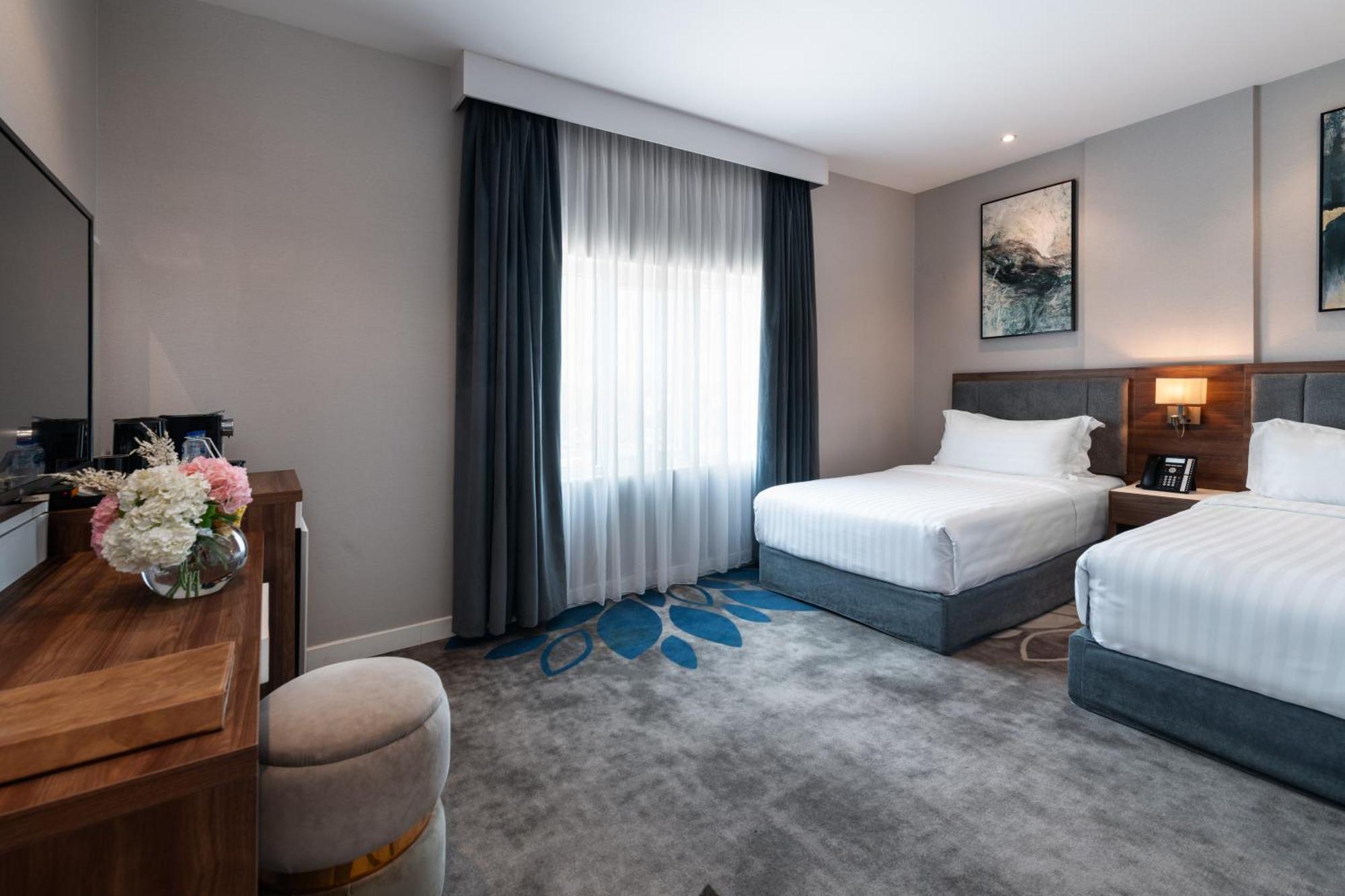 Warwick Al Jubail Hotel Bagian luar foto