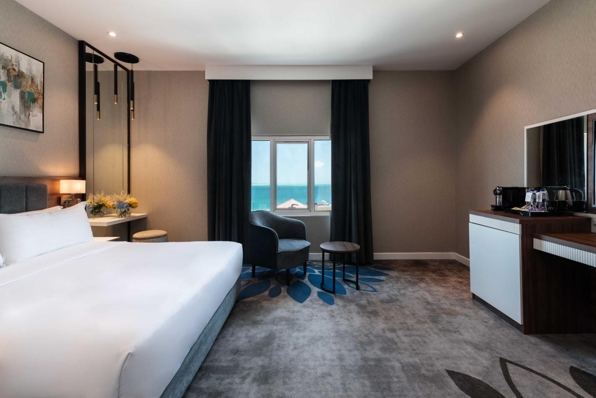 Warwick Al Jubail Hotel Bagian luar foto