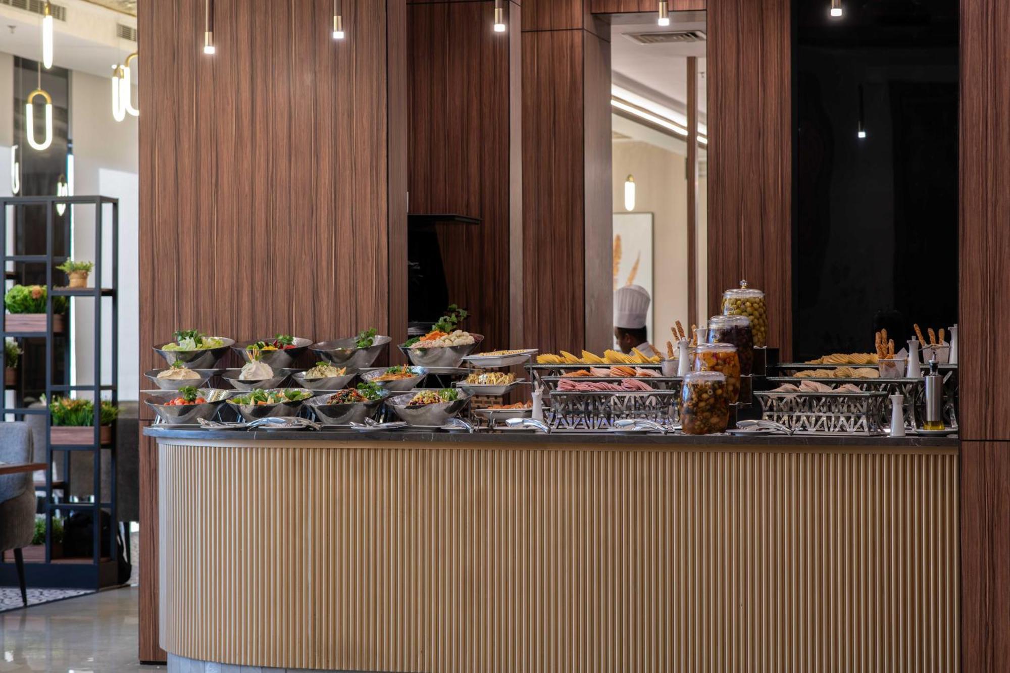 Warwick Al Jubail Hotel Bagian luar foto